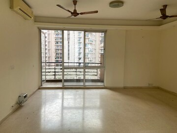 Room in 3.5 BHK Apartment at Unitech Escape, Sector 50 – for Rent
