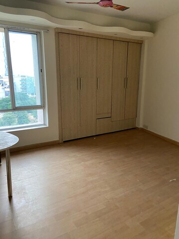 Room in 3.5 BHK Apartment at Unitech Escape, Sector 50 – for Rent
