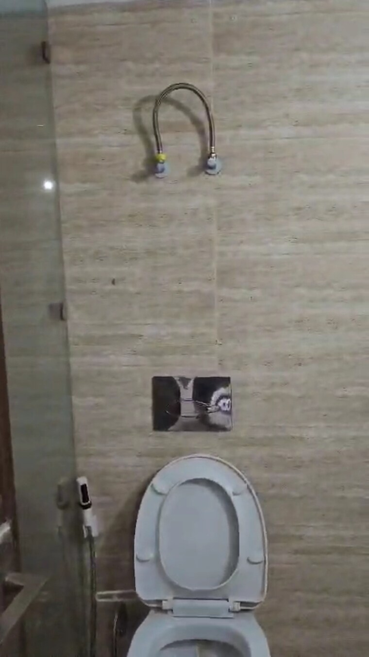 Bathroom, bptp-discovery-park 2 Bedroom 804 Sq.Ft. Apartment In Sector 80 Faridabad 9154724