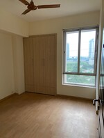 3.5 BHK + Servant Room 2100 Sq.Ft. Apartment in Unitech Escape