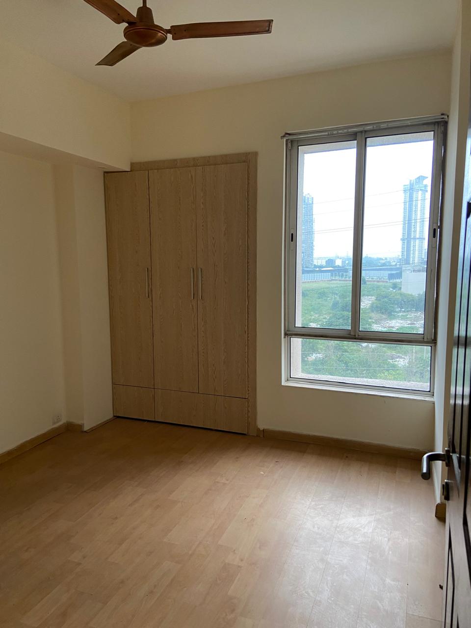 3.5 BHK + Servant Room Apartment For Rent in Unitech Escape