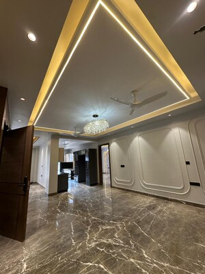 Building Lobby in 4 BHK Builder Floor at BPTP Astaire Gardens, Sector 70a – for Sale