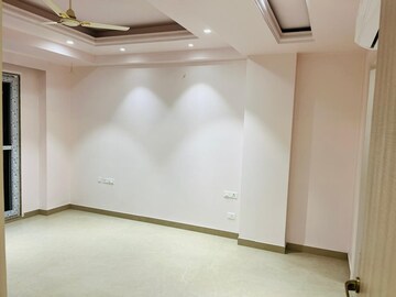 Room in 3 BHK Apartment at Anant Raj Ashok Estate, Sector 63a – for Rent