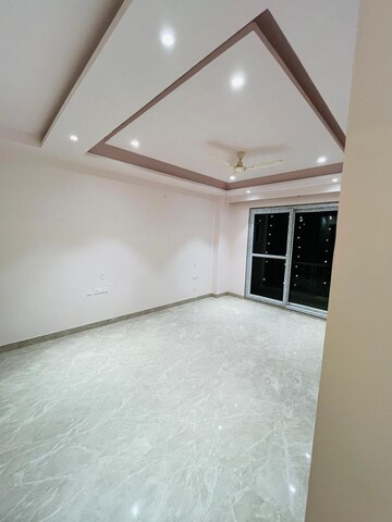Room in 3 BHK Apartment at Anant Raj Ashok Estate, Sector 63a – for Rent