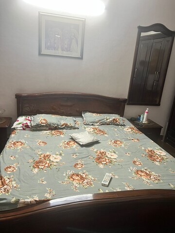 Bedroom in 3 BHK Apartment at Aravali Hills, Sector 56 – for Rent