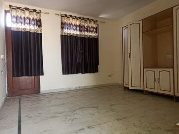 Room in 2 BHK Villa at Eldeco Ananda, Sector 48 – for Rent