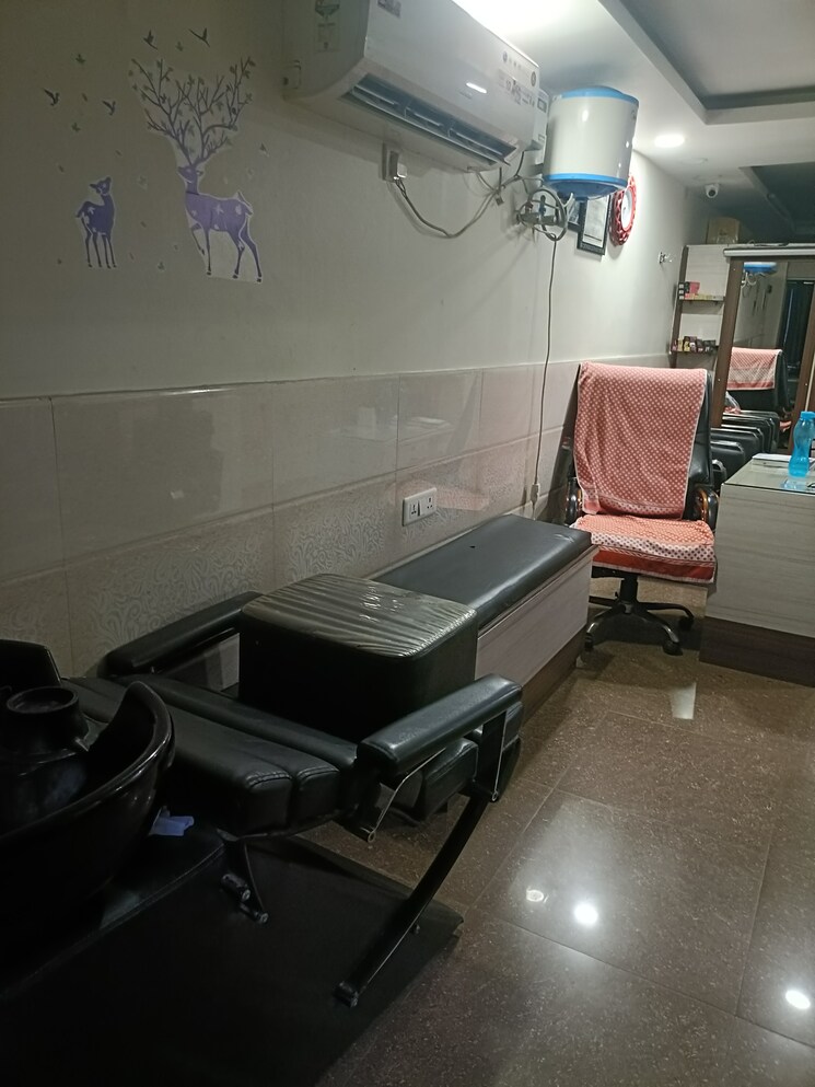 Team Area, landcraft-golf-links Commercial Shop 306 Sq.Yd. In Pandav Nagar Ghaziabad 9154908