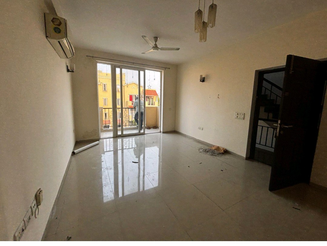 4 BHK + Servant Room Builder Floor For Sale in Emaar MGF Emerald Hills