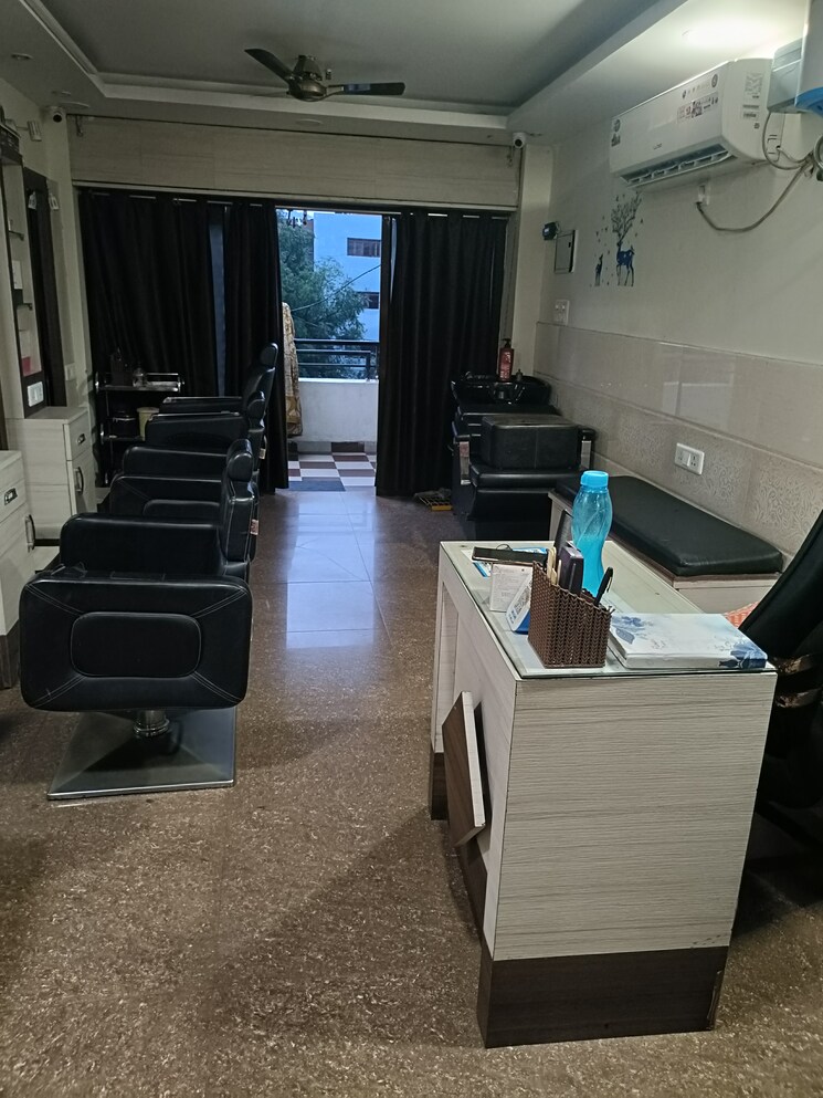 Team Area, landcraft-golf-links Commercial Shop 306 Sq.Yd. In Pandav Nagar Ghaziabad 9154908