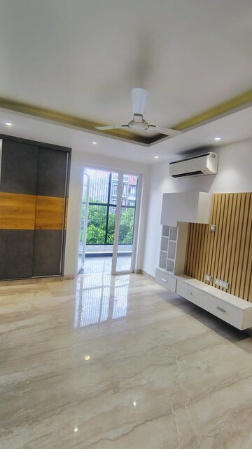 Living Room in 3 BHK Builder Floor at DLF Atria, Dlf Phase ii – for Rent