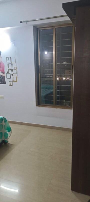 Room in 2 BHK Apartment at Gulmohar Goldcoast, Kharadi – for Rent