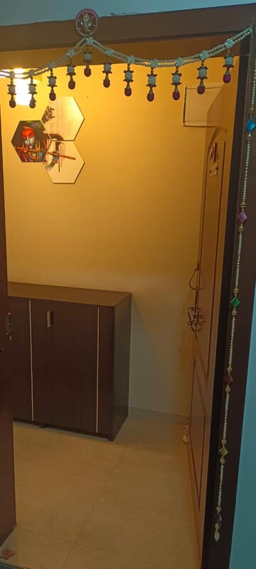 Room in 2 BHK Apartment at Gulmohar Goldcoast, Kharadi – for Rent