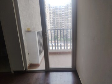 Room in 3 BHK Apartment at Mapsko Mount Ville, Sector 79 – for Rent