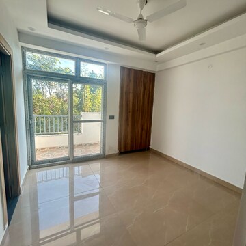 Room in 5 BHK Apartment at JKG Palm Residency, Turner Road – for Sale