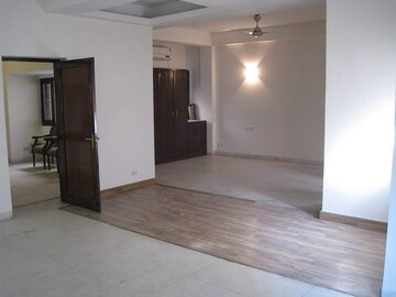 Room in 3 BHK Builder Floor at Vasant Kunj – for Rent