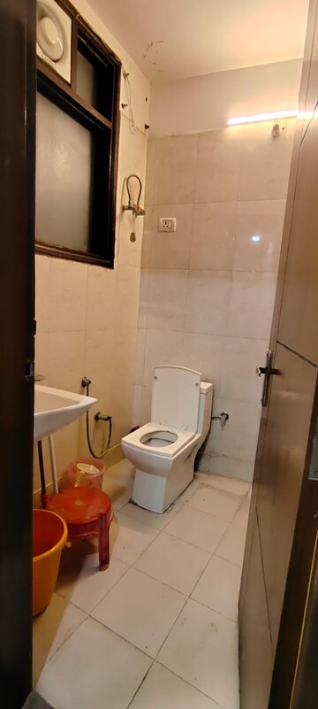 Bathroom in 1 BHK Apartment at Sector 23 Dwarka – for Rent