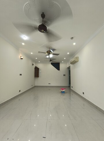 Living Room in 3.5 BHK Apartment at Sarita Vihar Pocket-J RWA, Sarita Vihar – for Rent