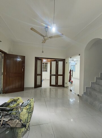 Living Room in 3.5 BHK Apartment at Sarita Vihar Pocket-J RWA, Sarita Vihar – for Rent