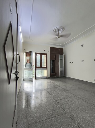 Master Bedroom in 3.5 BHK Apartment at Sarita Vihar Pocket-J RWA, Sarita Vihar – for Rent