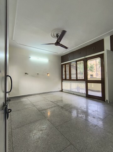 Bedroom in 3.5 BHK Apartment at Sarita Vihar Pocket-J RWA, Sarita Vihar – for Rent
