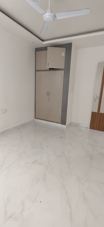 Room in 3 BHK Apartment at Jagatpura – for Sale