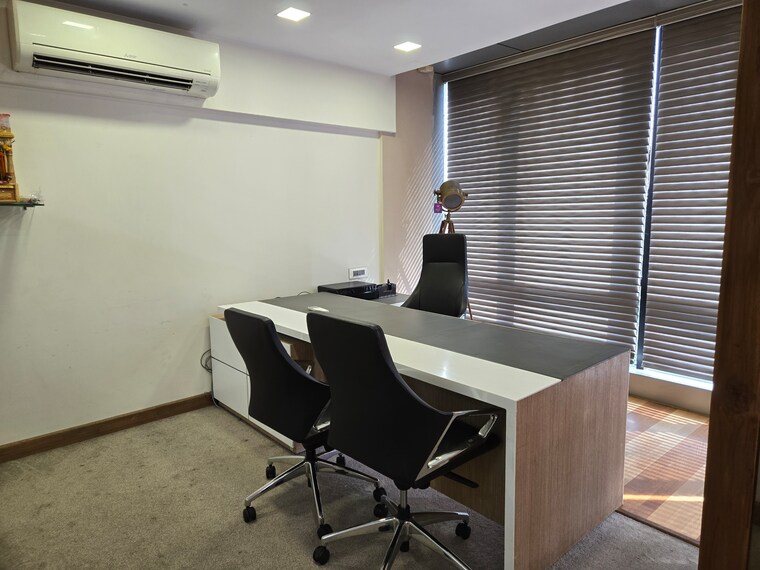 Team Area, garnet-paladium Commercial Office Space 1050 Sq.Ft. In Goregaon East Mumbai 9151791