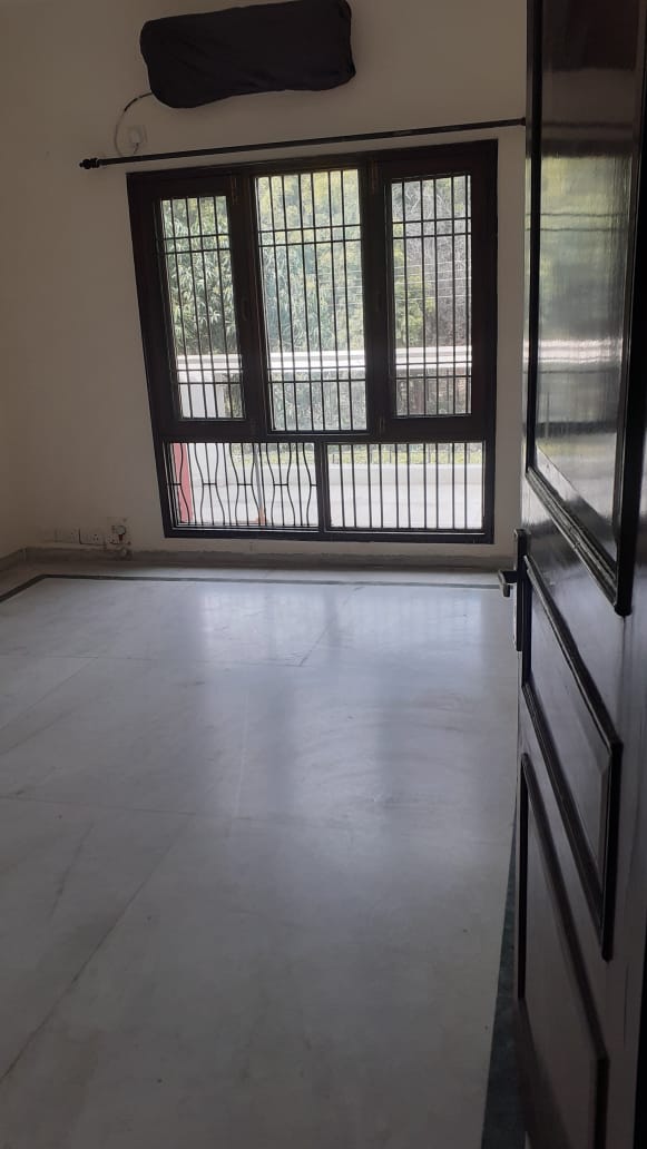 3.5 BHK + Pooja Room Builder Floor For Rent in RWA Apartments Sector 40