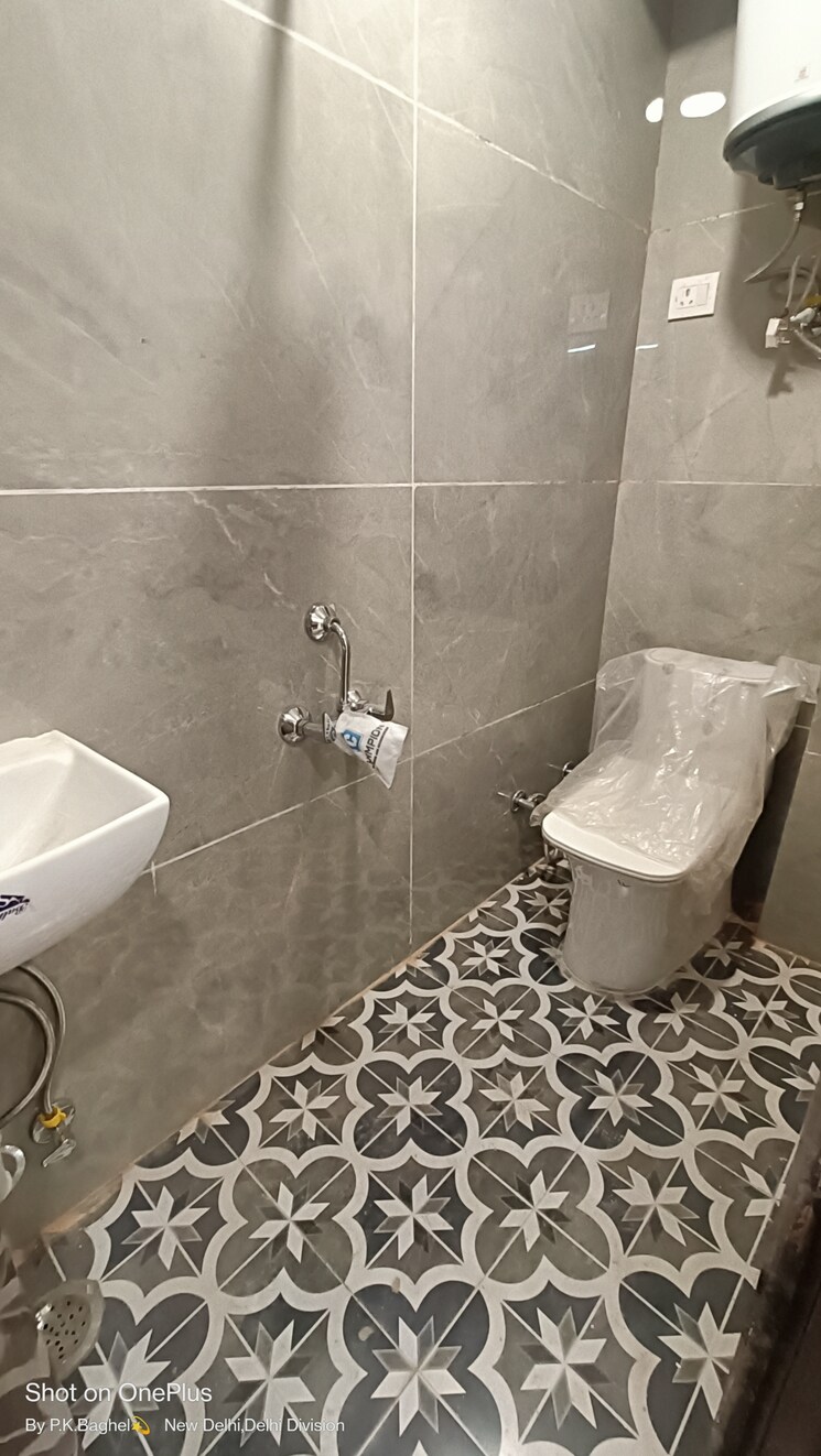 Bathroom, govindpuri 2 Bedroom 560 Sq.Ft. Builder Floor In Govindpuri Delhi 9155031