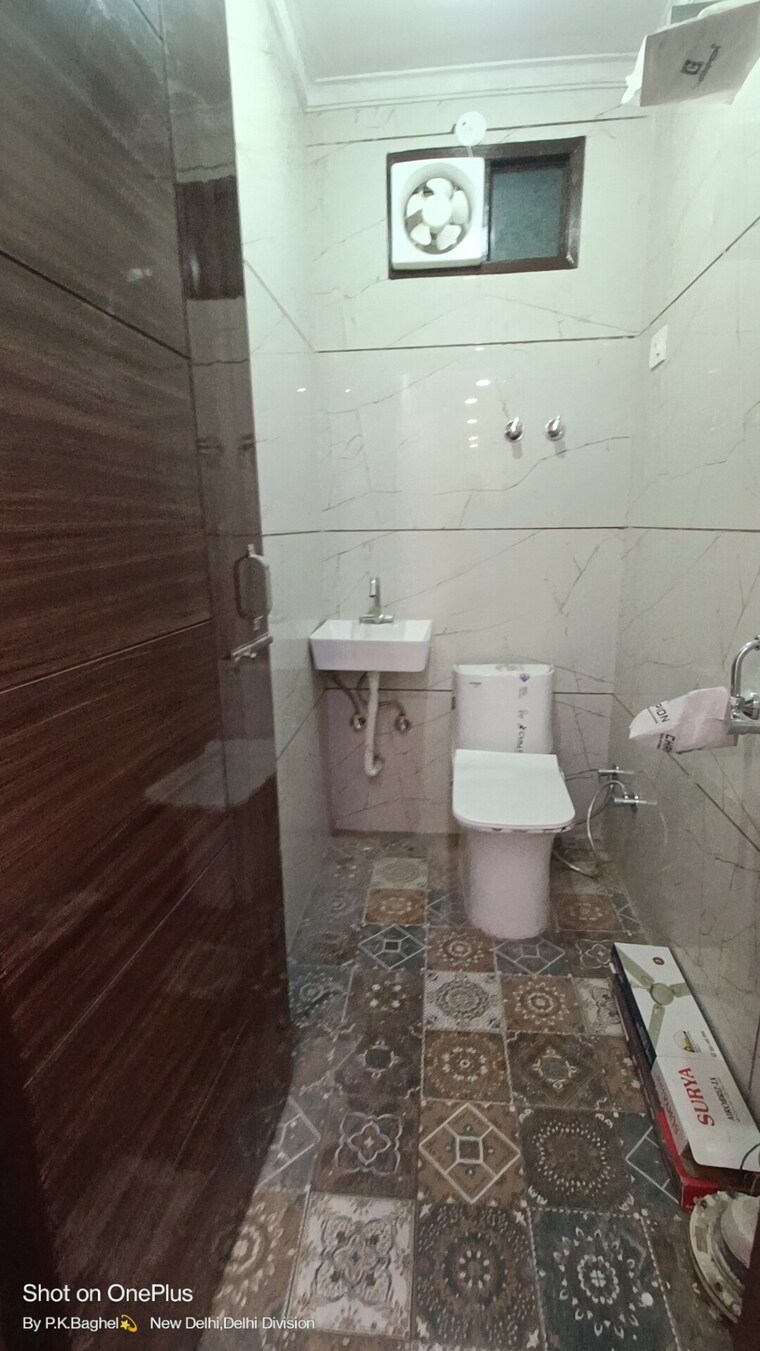 Bathroom, govindpuri 2 Bedroom 560 Sq.Ft. Builder Floor In Govindpuri Delhi 9155031