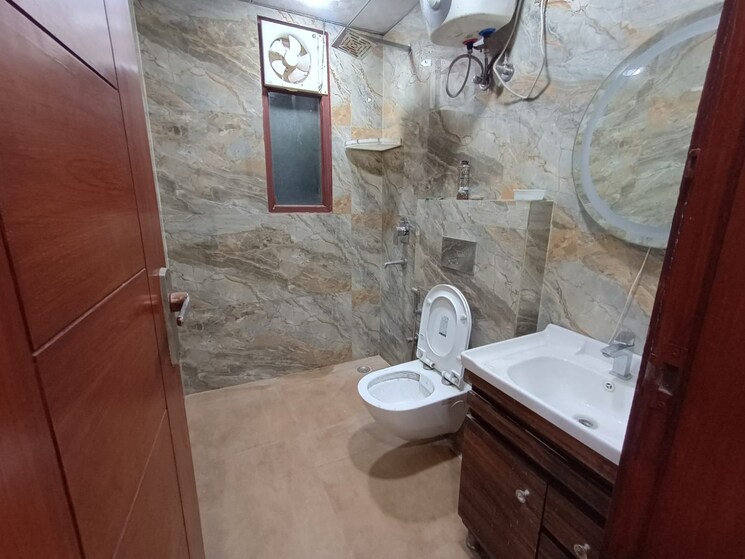 Bathroom, vasundhara sector 5 4 Bedroom 1700 Sq.Ft. Builder Floor In Vasundhara Sector 5 Ghaziabad 9155022