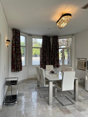 Team Area in 4 BHK Builder Floor at Saket – for Sale