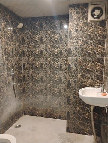 Bathroom in 3 BHK Builder Floor at Amolik Residency, Sector 86 – for Sale