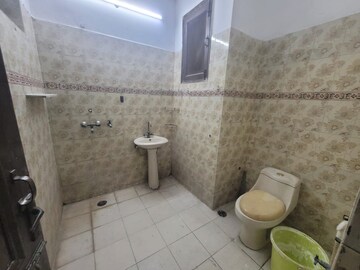 Bathroom in 2.5 BHK Builder Floor at RWA Apartments Sector 50, Sector 50 – for Rent