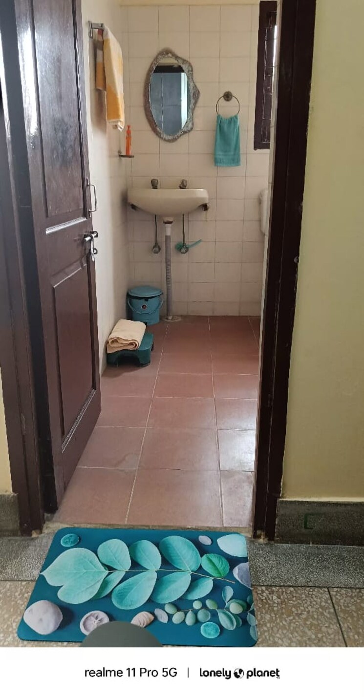 Bathroom, south patel nagar 1 Bedroom 550 Sq.Ft. Independent House In South Patel Nagar Delhi 9155079