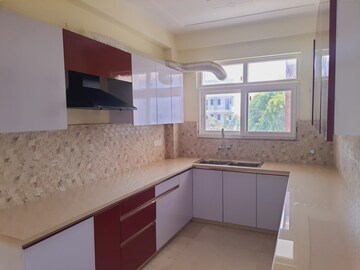 Kitchen in 3 BHK Builder Floor at Sector 27 – for Rent