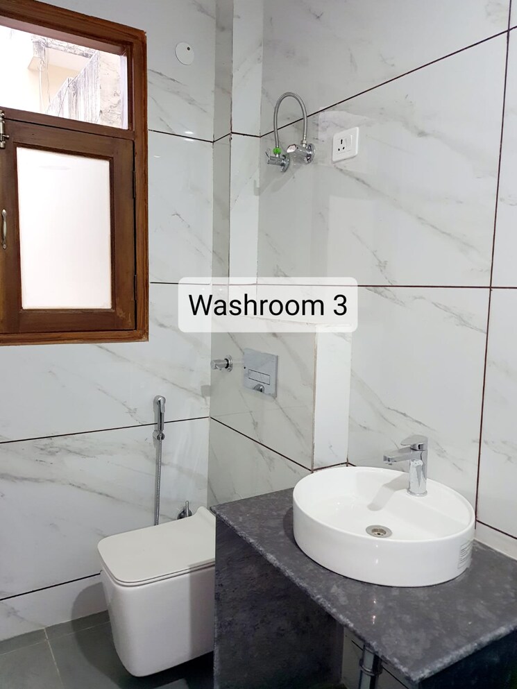 Bathroom, sector 27 3 Bedroom 2700 Sq.Ft. Builder Floor In Sector 27 Gurgaon 9155128