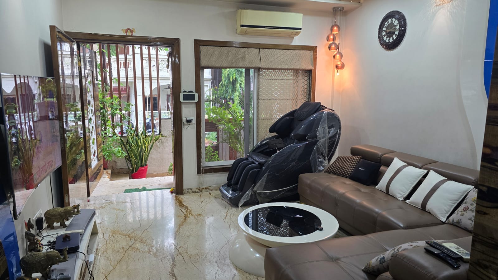 6 BHK + Pooja Room Independent House For Sale in Luxurious Fully Furnished