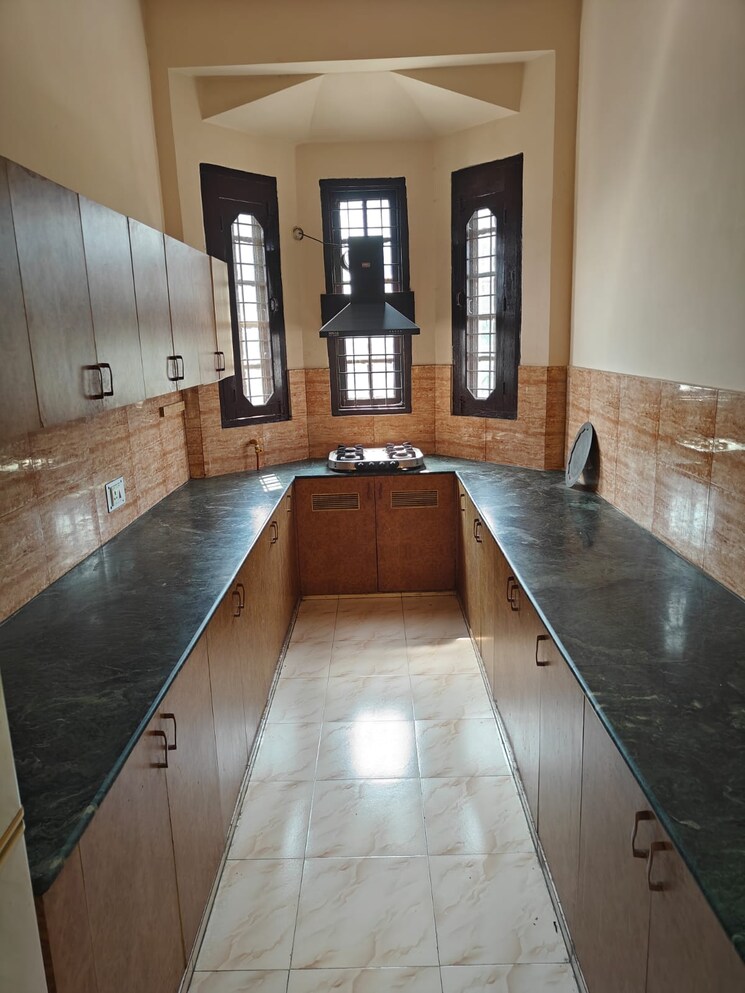 Kitchen, gomti nagar 2 Bedroom 1500 Sq.Ft. Builder Floor In Gomti Nagar Lucknow 9155207