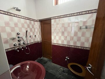 Team Area in 2 BHK Builder Floor at Viram Khand – for Rent