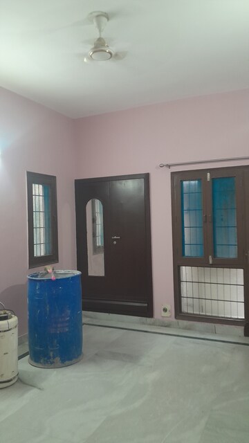 Furnished Amenities in 3 BHK Builder Floor at SS Mayfield Gardens, Sector 51 – for Rent