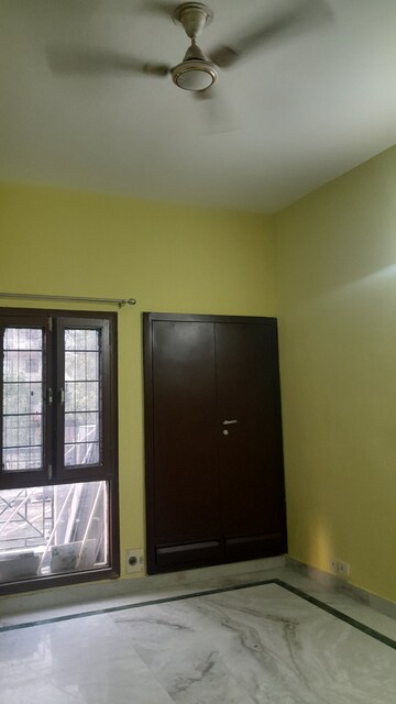 Furnished Amenities in 3 BHK Builder Floor at SS Mayfield Gardens, Sector 51 – for Rent
