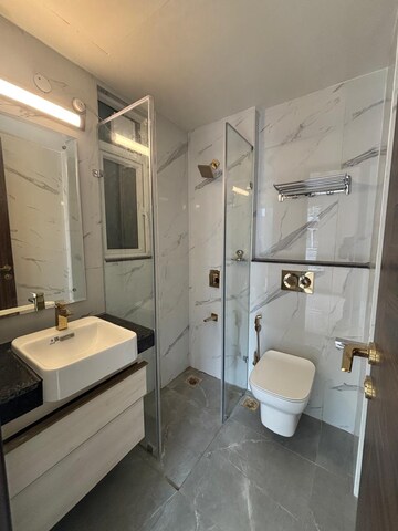 Bathroom in 3 BHK Builder Floor at Smart World Orchard, Sector 61 – for Rent