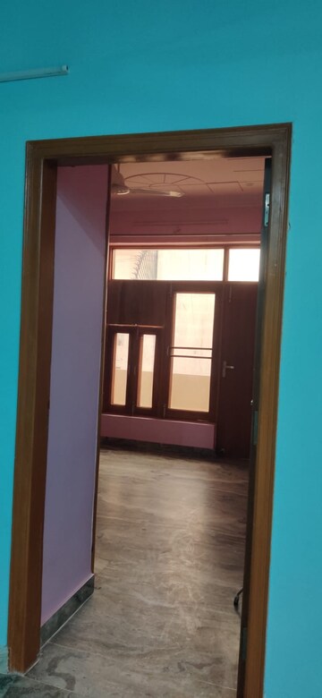 Room in 2.5 BHK Builder Floor at Sector 23 – for Rent