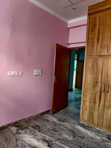 Room in 2.5 BHK Builder Floor at Sector 23 – for Rent