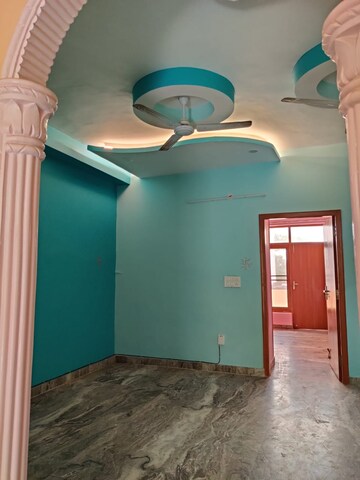 Room in 2.5 BHK Builder Floor at Sector 23 – for Rent