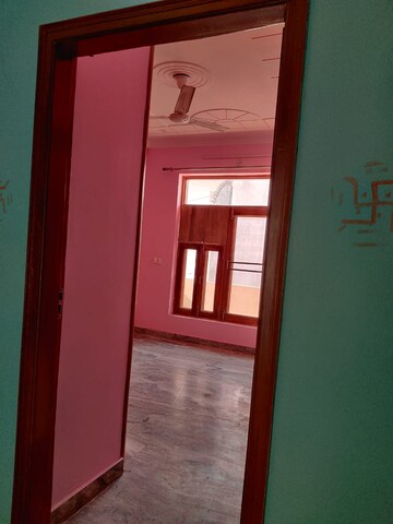 Room in 2.5 BHK Builder Floor at Sector 23 – for Rent