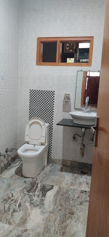 Bathroom in 2.5 BHK Builder Floor at Sector 23 – for Rent
