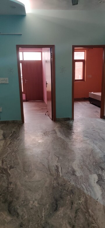 Room in 2.5 BHK Builder Floor at Sector 23 – for Rent