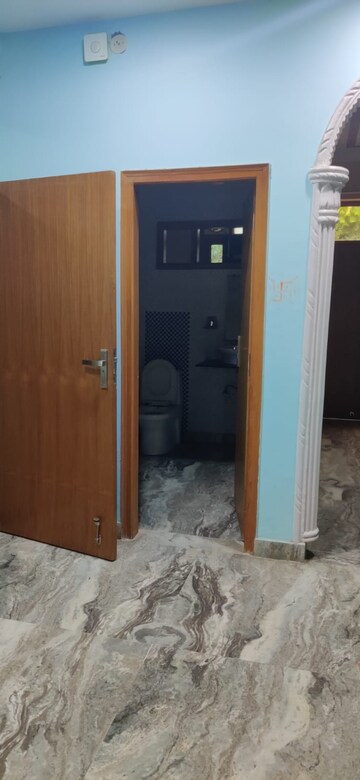 Building Lobby in 2.5 BHK Builder Floor at Sector 23 – for Rent