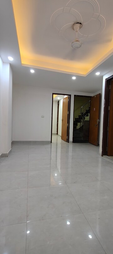 Room in 2 BHK Builder Floor at Chattarpur – for Rent